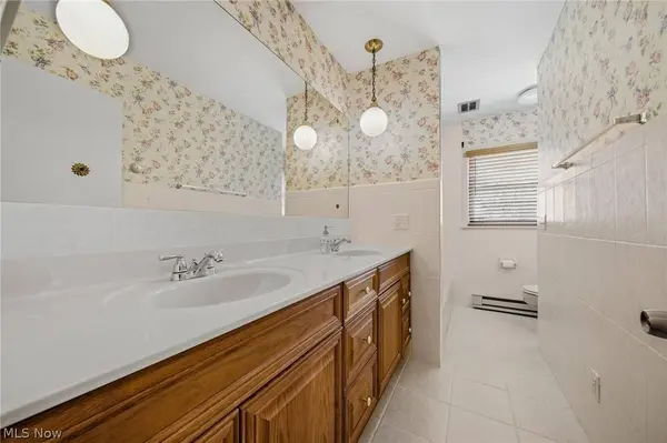 5625 Strausser ST NW, North Canton, OH 44720