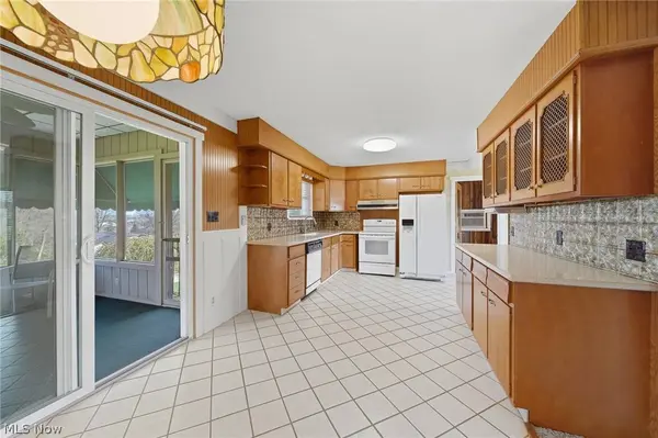 5625 Strausser ST NW, North Canton, OH 44720
