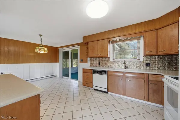 5625 Strausser ST NW, North Canton, OH 44720