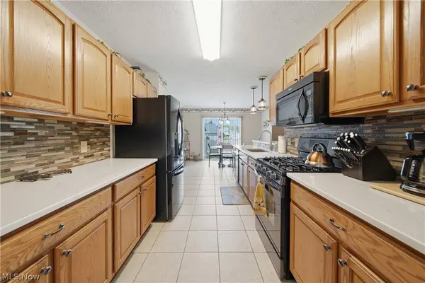 3061 Bucklers ST NW, Uniontown, OH 44685