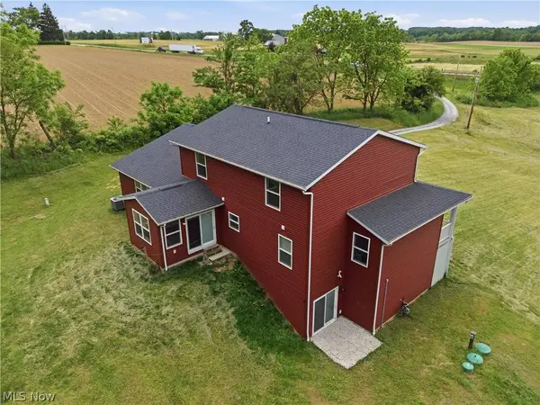 7622 Fredericksburg RD, Fredericksburg, OH 44627
