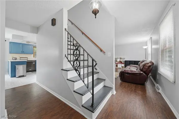 2681 Country Squire ST NW, Uniontown, OH 44685