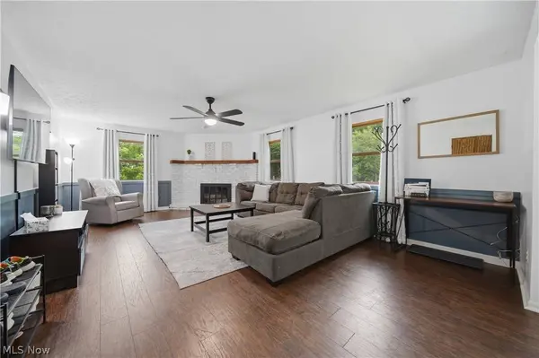 2681 Country Squire ST NW, Uniontown, OH 44685