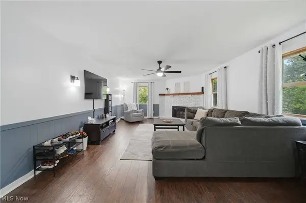 2681 Country Squire ST NW, Uniontown, OH 44685