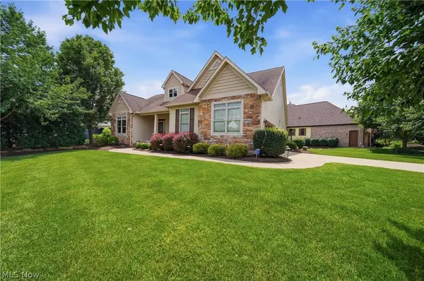 1070 Wedgefield CT NE, North Canton, OH 44720