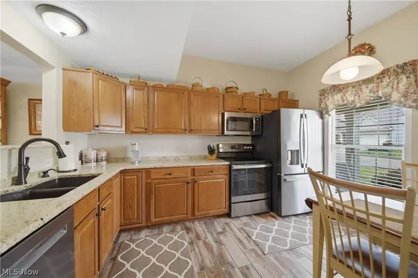 1652 Southpointe CIR NE, Canton, OH 44714