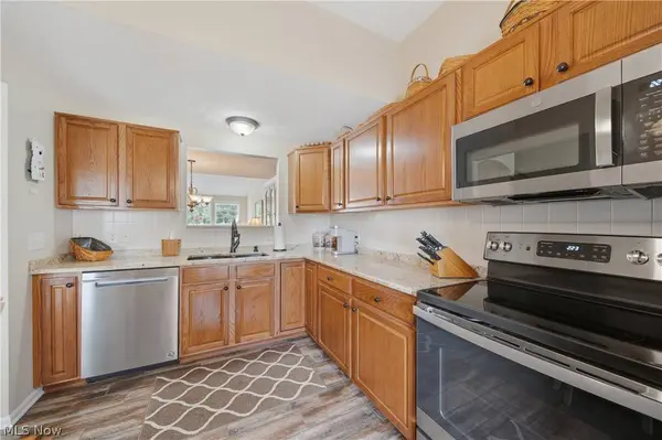 1652 Southpointe CIR NE, Canton, OH 44714