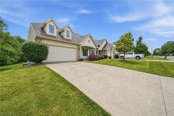 1652 Southpointe CIR NE, Canton, OH 44714
