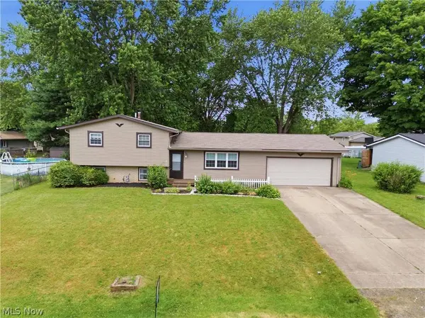 1819 Stonehenge AVE NW, Massillon, OH 44646