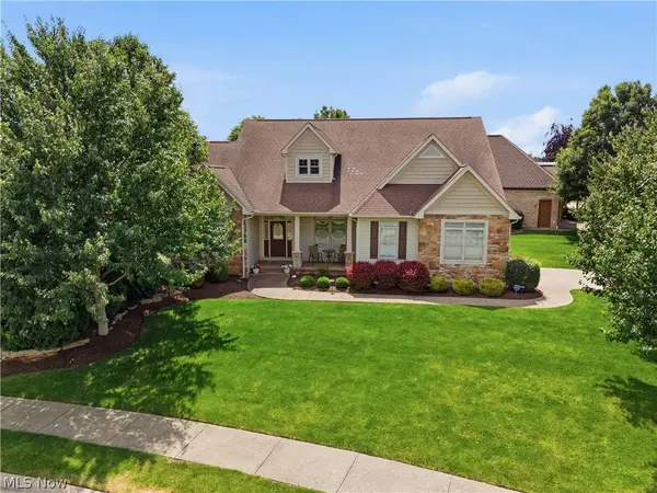 1070 Wedgefield CT NE, North Canton, OH 44720