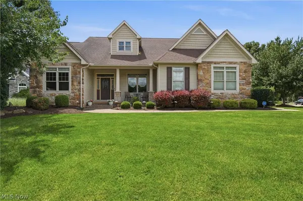 1070 Wedgefield CT NE, North Canton, OH 44720