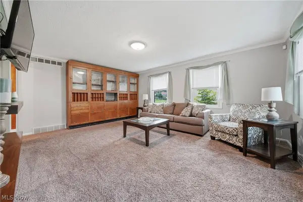 7445 Market AVE N, North Canton, OH 44721