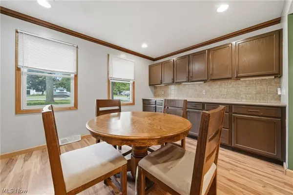 7445 Market AVE N, North Canton, OH 44721