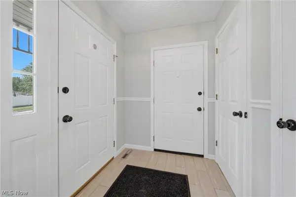 984 Elizabeth CT, Cuyahoga Falls, OH 44221