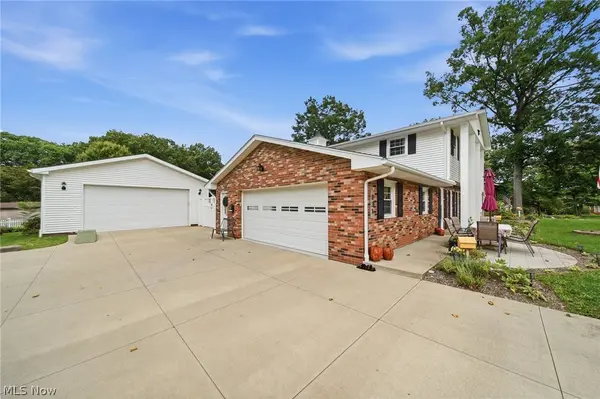 831 Oakcrest LN NE, Massillon, OH 44646