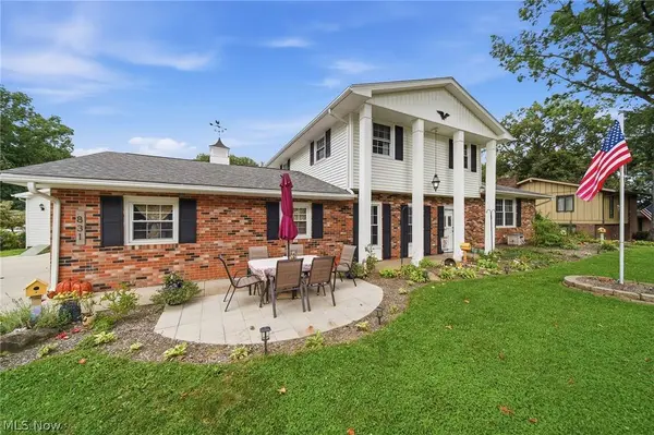 831 Oakcrest LN NE, Massillon, OH 44646