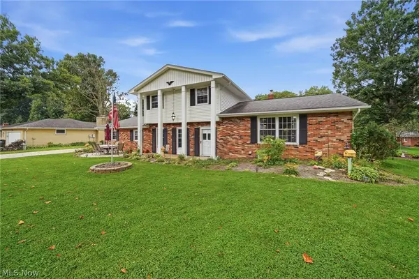831 Oakcrest LN NE, Massillon, OH 44646
