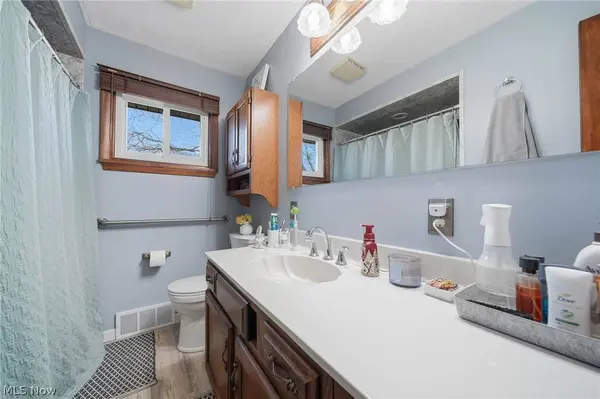 1118 Valley DR NW, North Canton, OH 44720