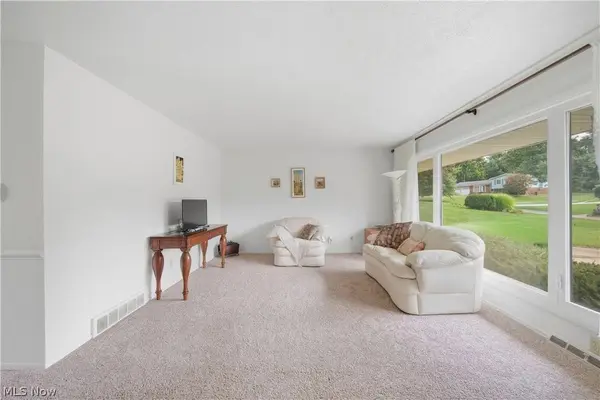 3707 Dauphin DR NE, Canton, OH 44721