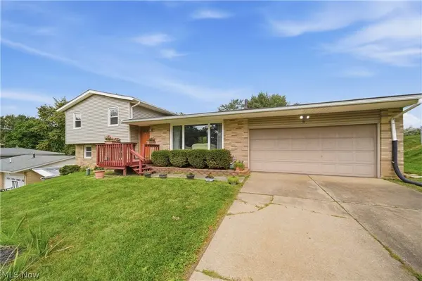 3707 Dauphin DR NE