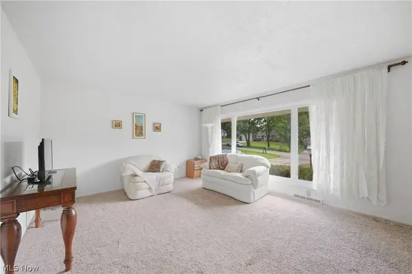 3707 Dauphin DR NE, Canton, OH 44721