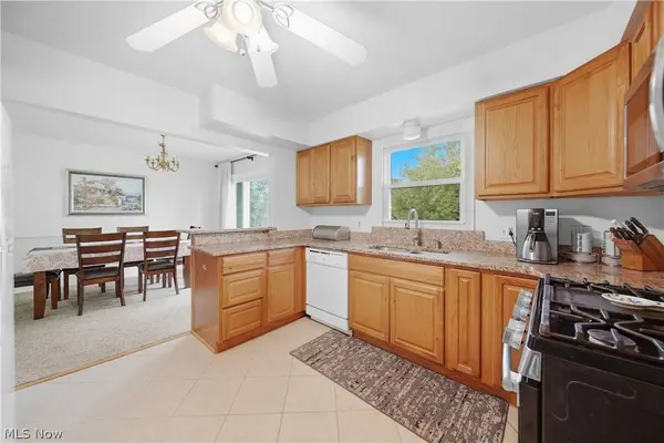3707 Dauphin DR NE, Canton, OH 44721