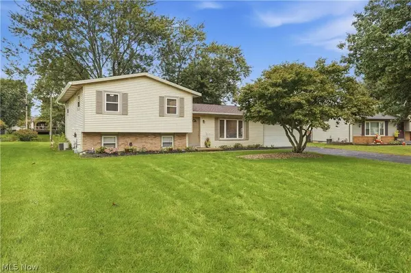 8008 Garnet AVE NE, Canton, OH 44721