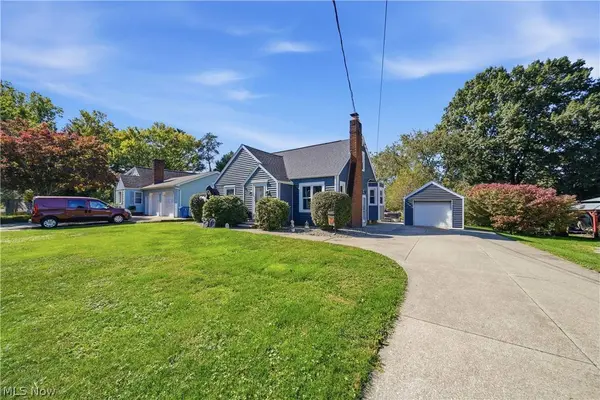 4637 Grandview AVE NE, Canton, OH 44705
