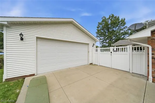 831 Oakcrest LN NE, Massillon, OH 44646