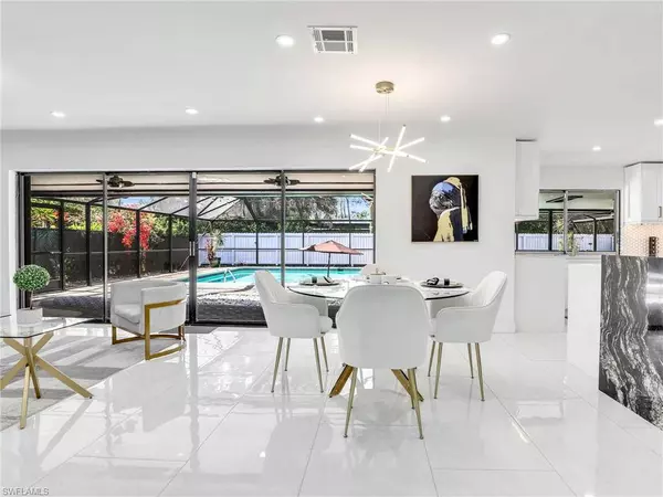 208 Erie DR, Naples, FL 34110