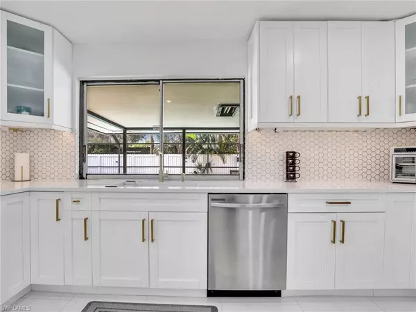 208 Erie DR, Naples, FL 34110