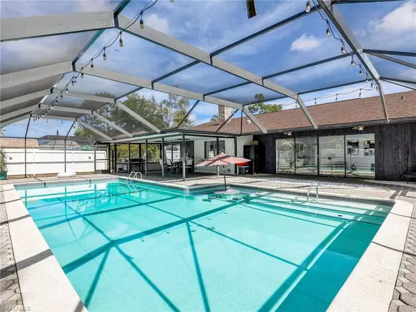 208 Erie DR, Naples, FL 34110