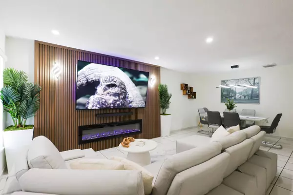 4416 NW 185th ST, Miami Gardens, FL 33055