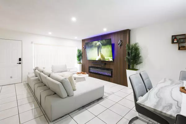 4416 NW 185th ST, Miami Gardens, FL 33055