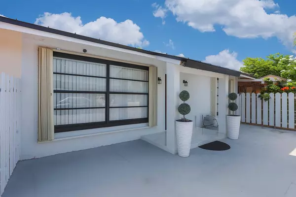 4416 NW 185th ST, Miami Gardens, FL 33055