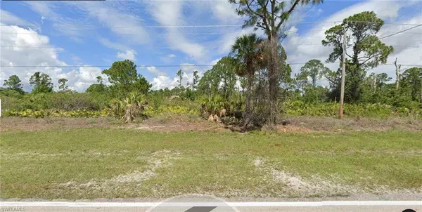462 Columbus BLVD S, Lehigh Acres, FL 33974
