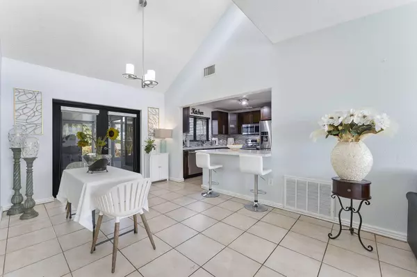 400 NW 98th AVE, Pembroke Pines, FL 33024