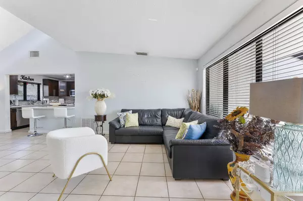 400 NW 98th AVE, Pembroke Pines, FL 33024