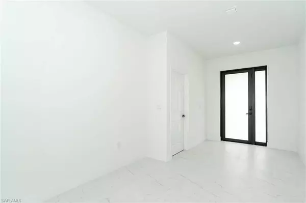 3810 29th ST SW, Lehigh Acres, FL 33976