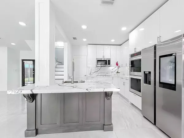 66 NW 73rd PL, Miami, FL 33126