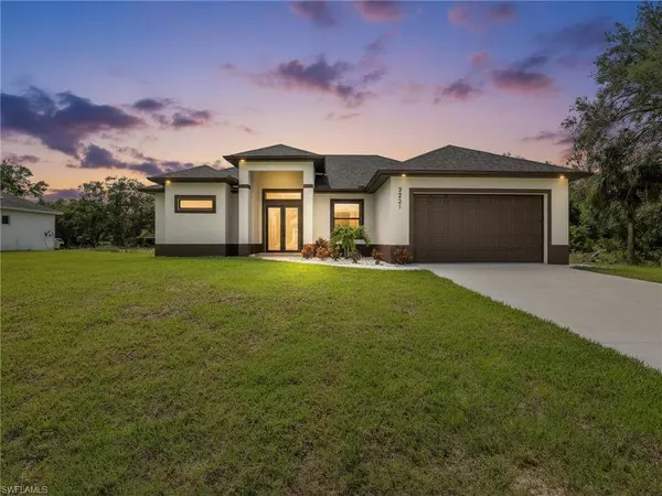 2221 Robert AVE, Alva, FL 33920