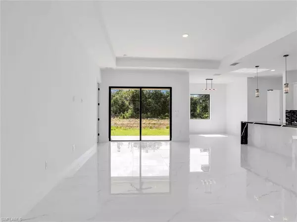 2221 Robert AVE, Alva, FL 33920