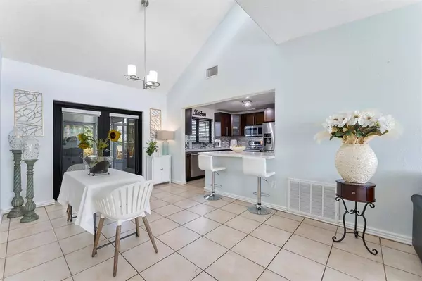 400 NW 98th Avenue, Pembroke Pines, FL 33024