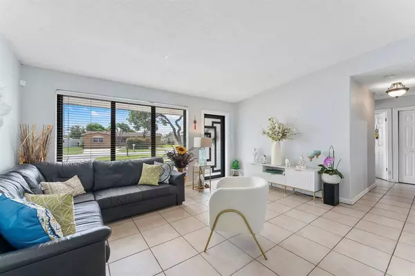 400 NW 98th Avenue, Pembroke Pines, FL 33024