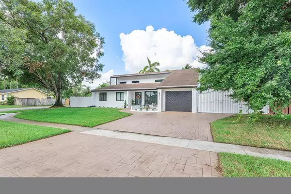 400 NW 98th Avenue, Pembroke Pines, FL 33024