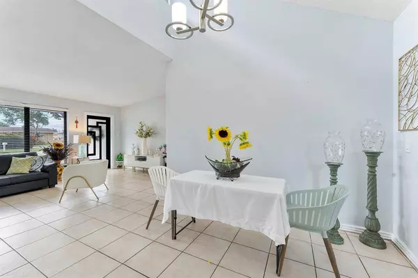 400 NW 98th Avenue, Pembroke Pines, FL 33024