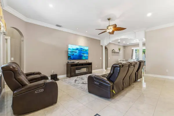 2570 SE 4th PL, Homestead, FL 33033