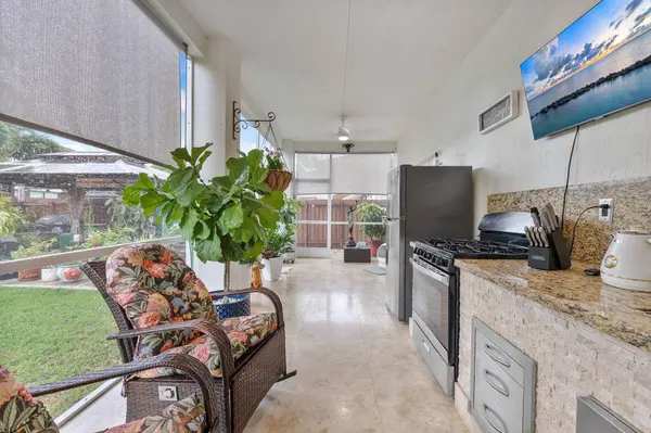 15580 SW 176TH TER, Miami, FL 33187