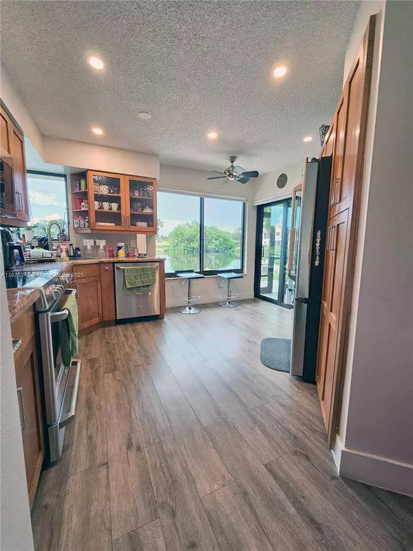 3483 Emerald Oaks Dr #1701, Hollywood, FL 33021