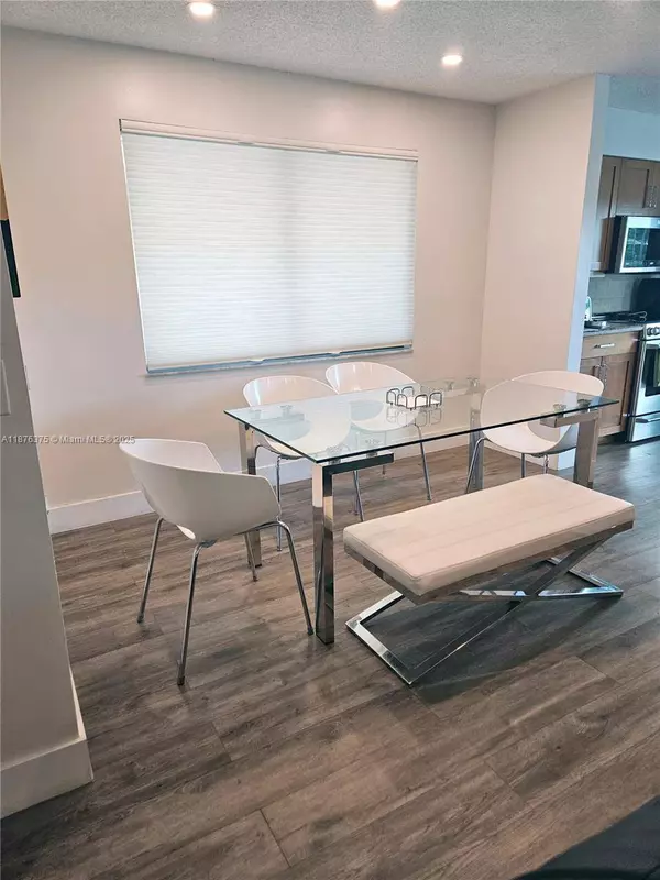 3483 Emerald Oaks Dr #1701, Hollywood, FL 33021